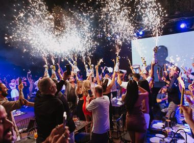 Lío Mykonos celebration